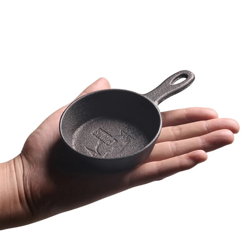 8.5 cm Cast Iron Mini Egg Frying Pan for Gas and Induction Hobs