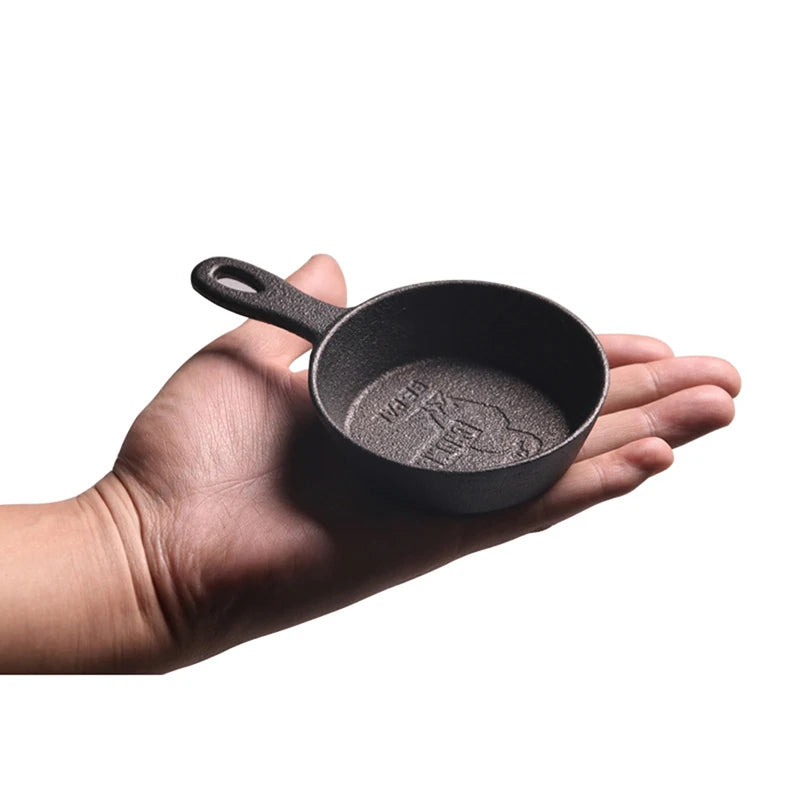 8.5 cm Cast Iron Mini Egg Frying Pan for Gas and Induction Hobs